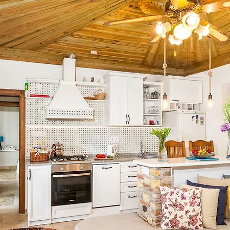 Sleeps 2 Pool Air Con Wifi Kuyucak